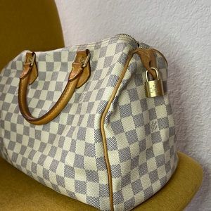 Louis Vuitton speedy bag